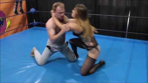 Nika - Fem Bodybuilders Feet Pressed To The Guys Neck In The Ring