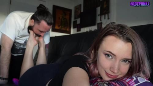 Nerdy Gamer Girl Lilith First Time Foot Worship And Tickling
