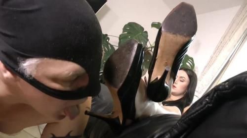 Lady Katharina - Dirty Soles Of Mistress Shoes