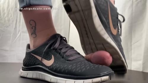 A cock crushing Shoejob in black Nike frees - CBT and some spitting