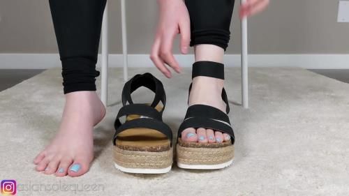 asiansolequeen - Stirrup leggings and sandals JOI