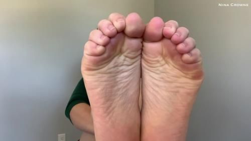 Nina Crowne - Scrunched Soles JOI