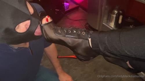 I want that you worship my high heels like him Are you ready