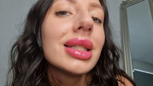 Tattooed Temptress - Jerk To Mommies Lips